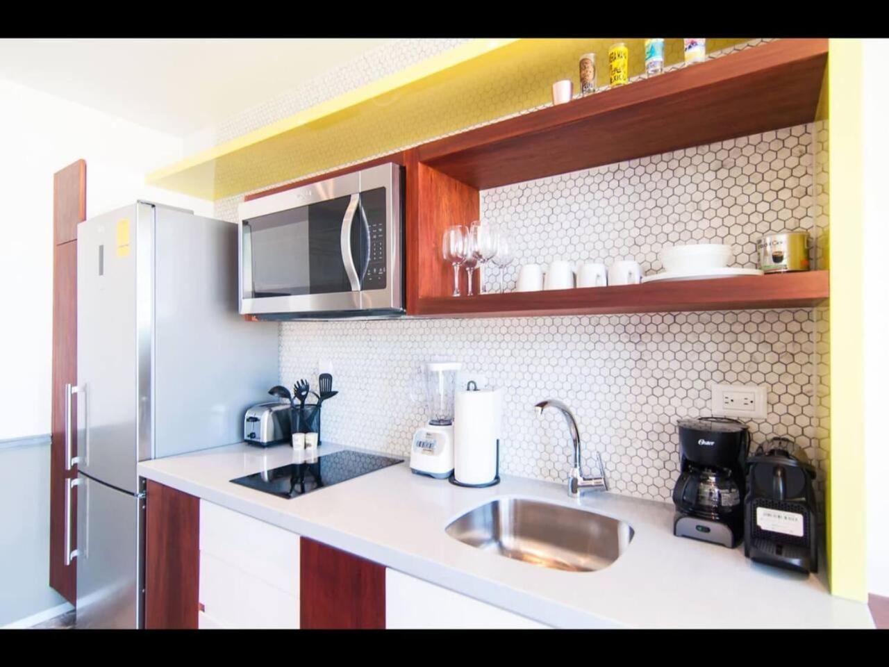 1br 1ba In Singular Joy, Location In Town Apartamento