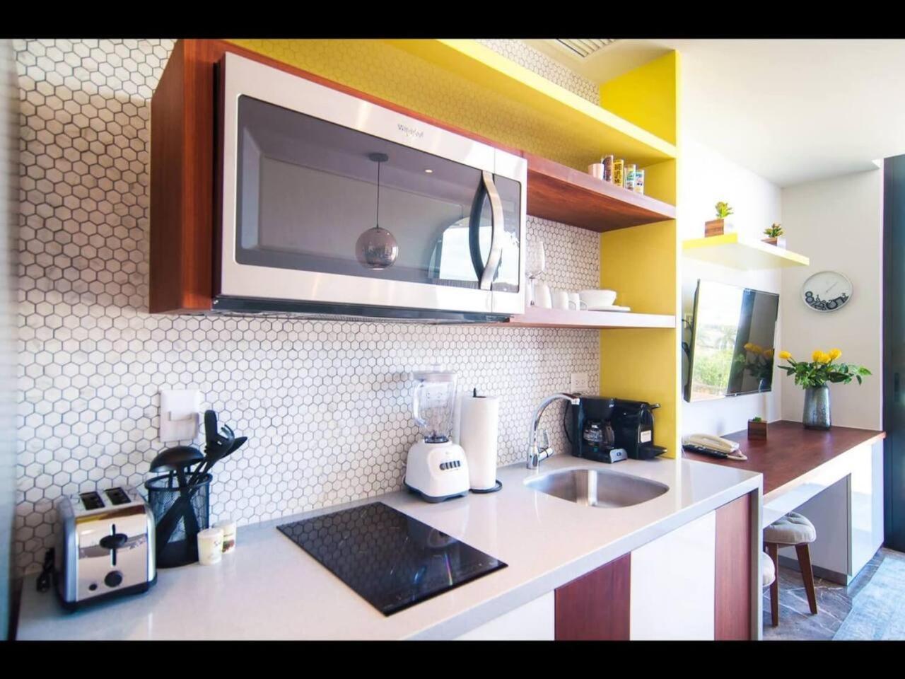1br 1ba In Singular Joy, Location In Town Apartamento *